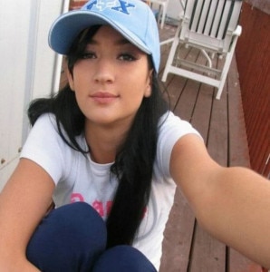 Asian woman Eunice is looking for a partner