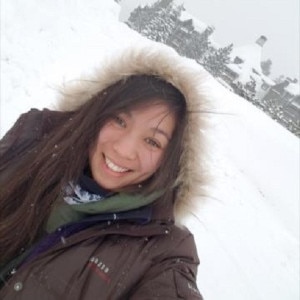 Asian woman slovt is looking for a partner