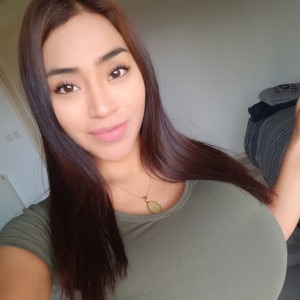 Asian woman danielavic is looking for a partner