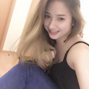 Asian woman crystal is looking for a partner