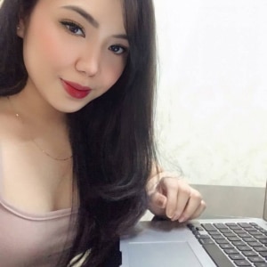 Gloria, single filipino girl