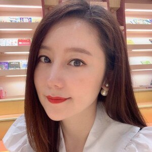 Asian woman Jennah is looking for a partner